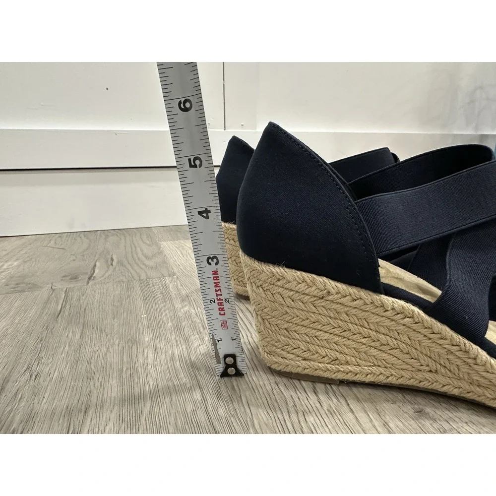 New in box Easy Street Navy Espadrille Wedge Sandals 11w